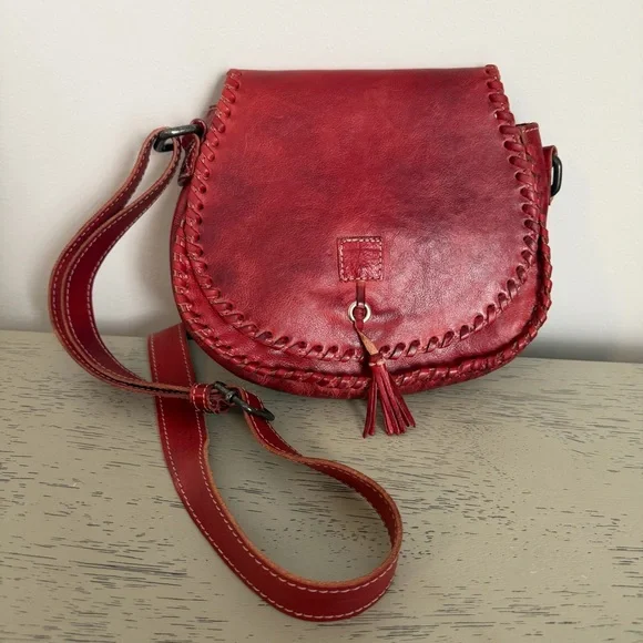$245 Bed Stu Half Moon Scarlet Red Leather Crossbody Purse Magnetic Close Tassel - Picture 1 of 9